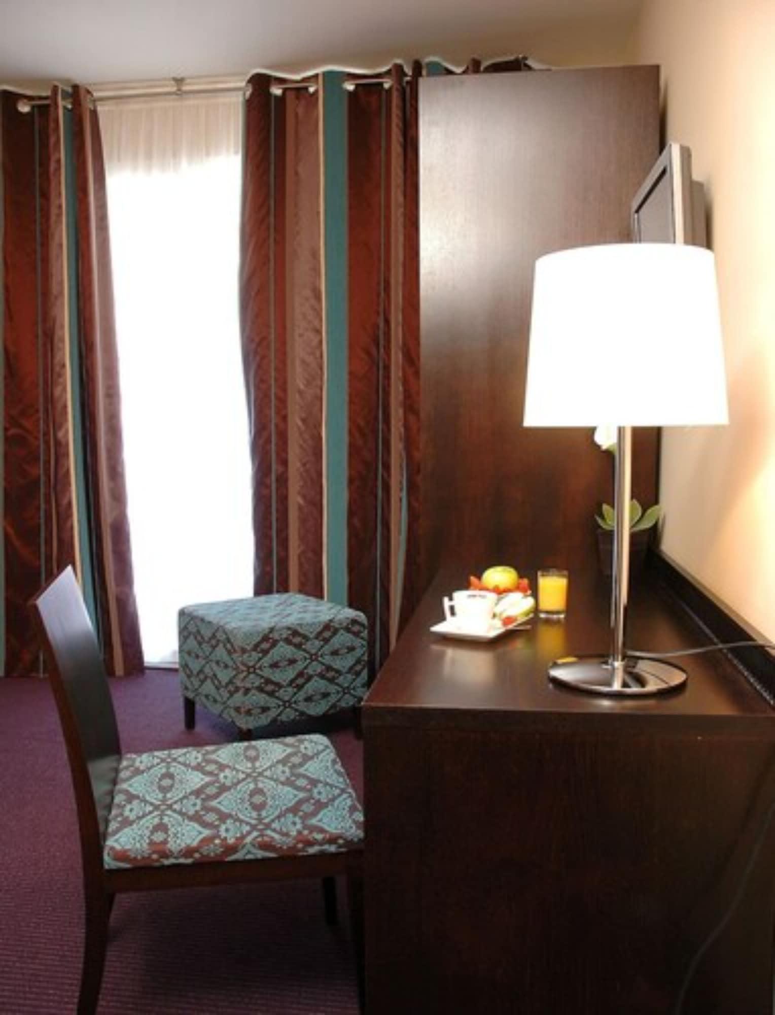 Ibis Styles Beaulieu Sur Mer Bagian luar foto