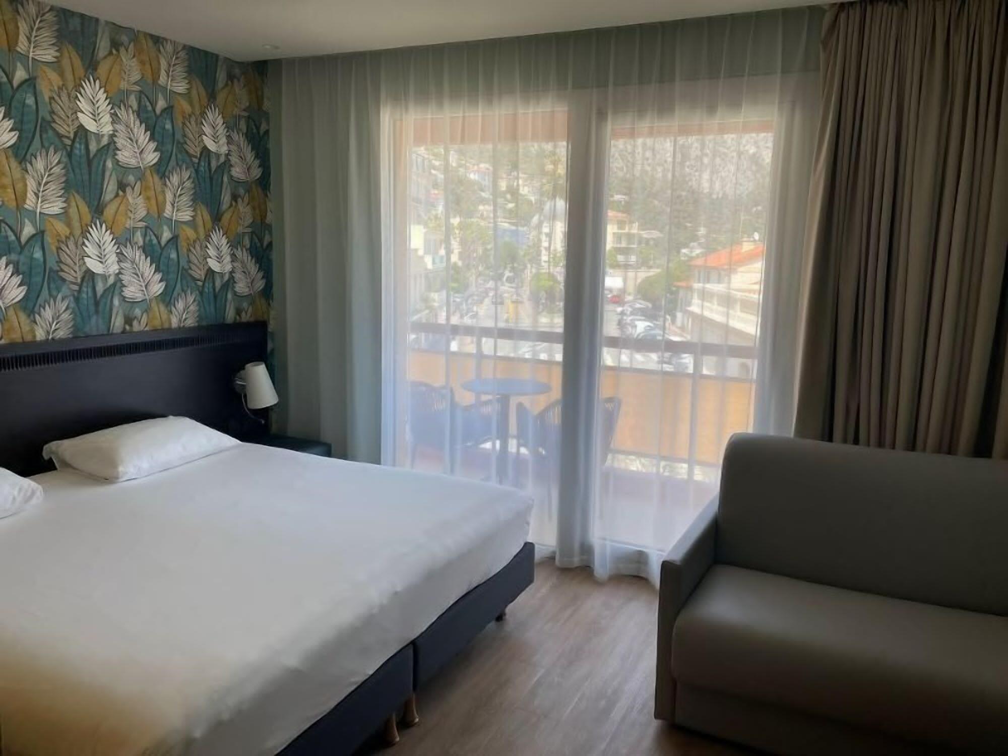 Ibis Styles Beaulieu Sur Mer Bagian luar foto