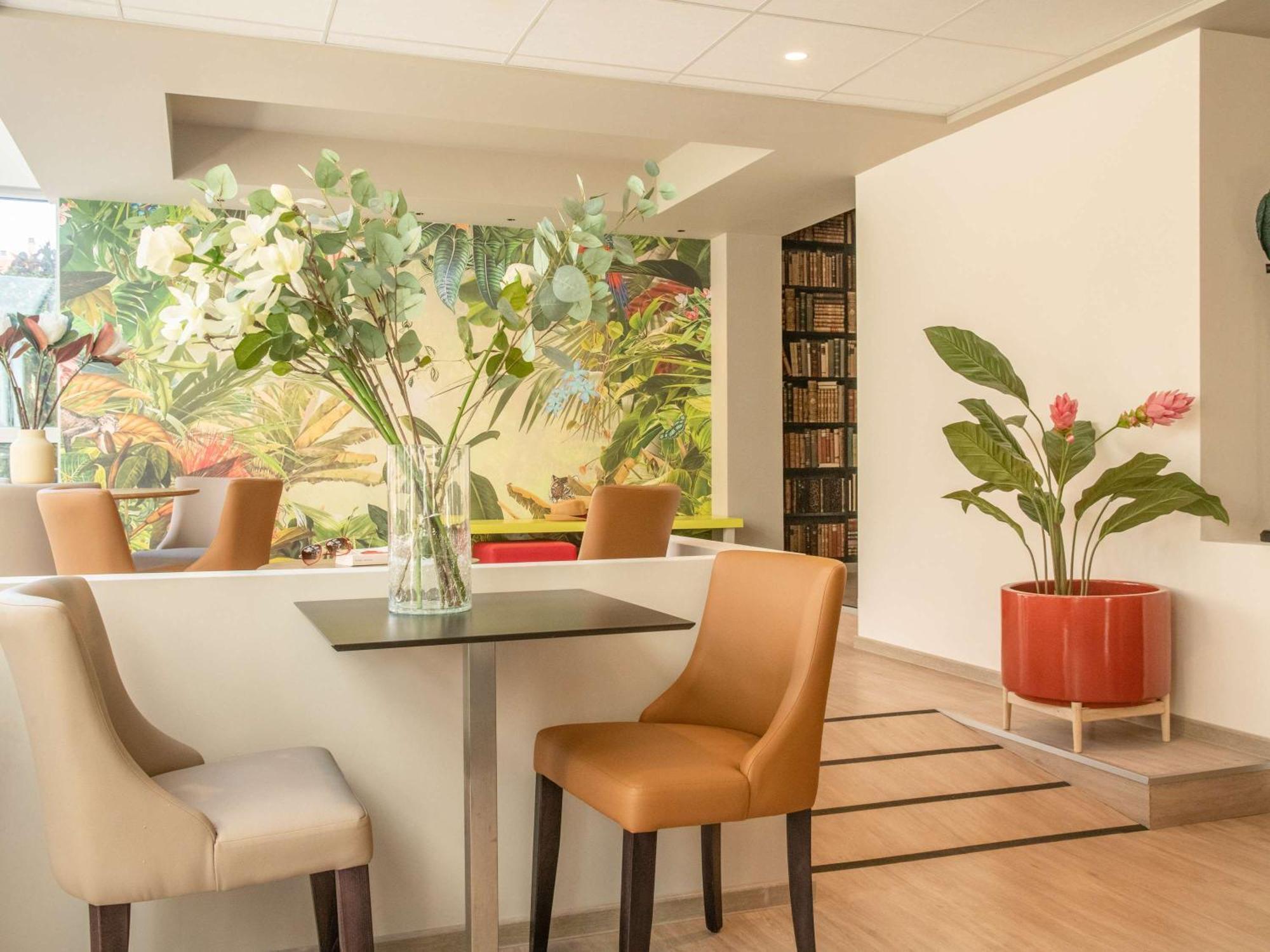 Ibis Styles Beaulieu Sur Mer Bagian luar foto