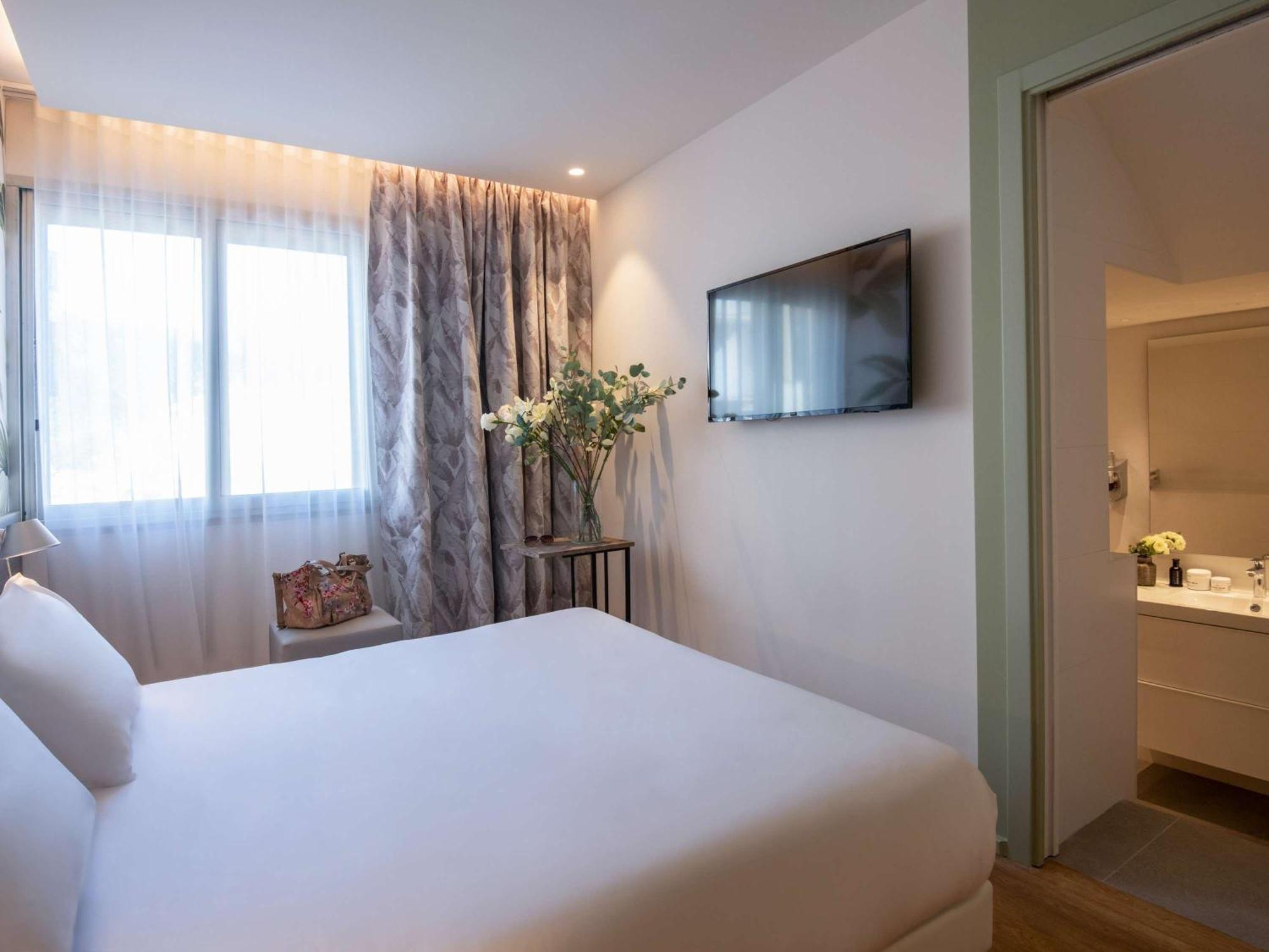 Ibis Styles Beaulieu Sur Mer Bagian luar foto