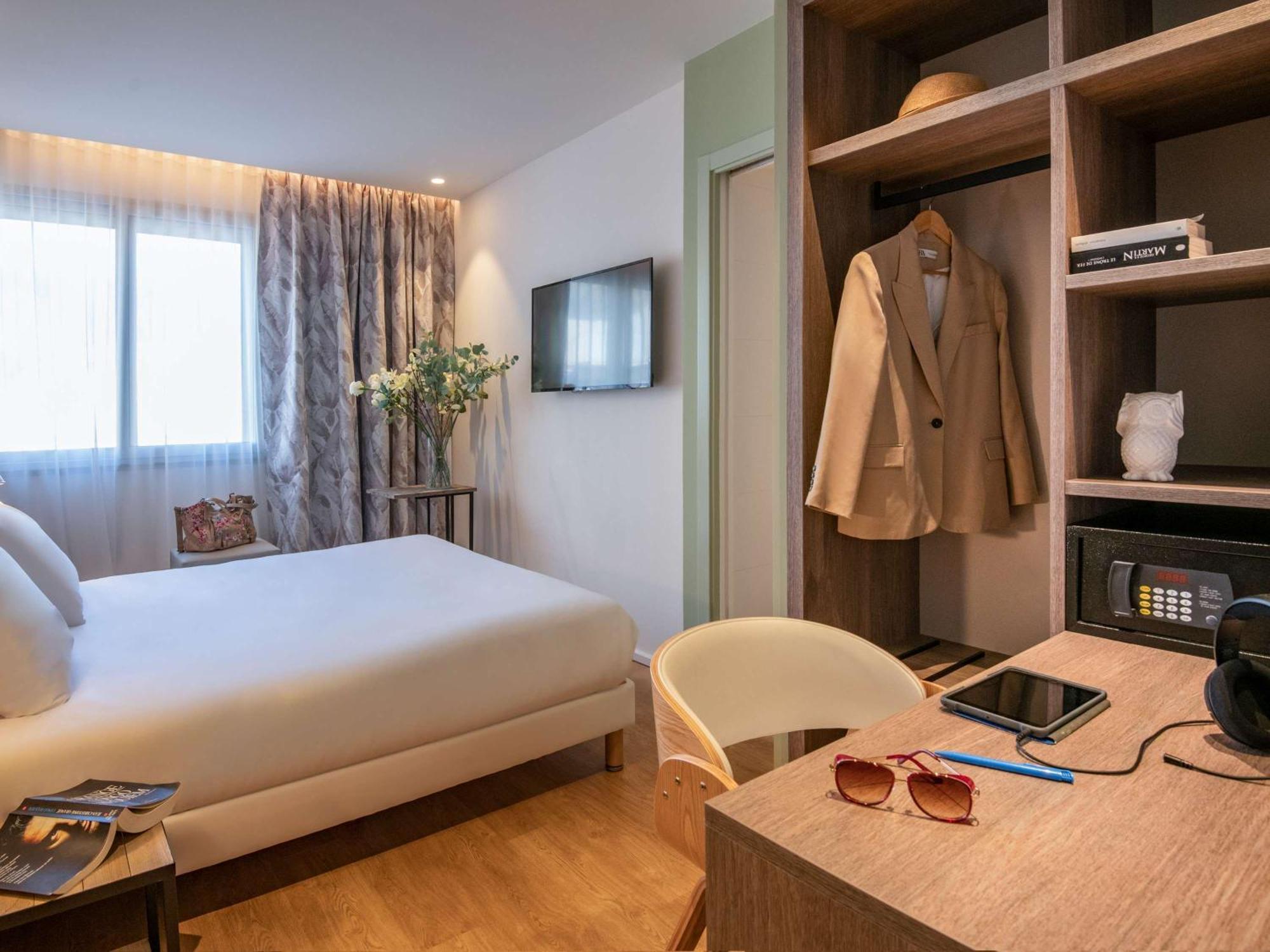 Ibis Styles Beaulieu Sur Mer Bagian luar foto