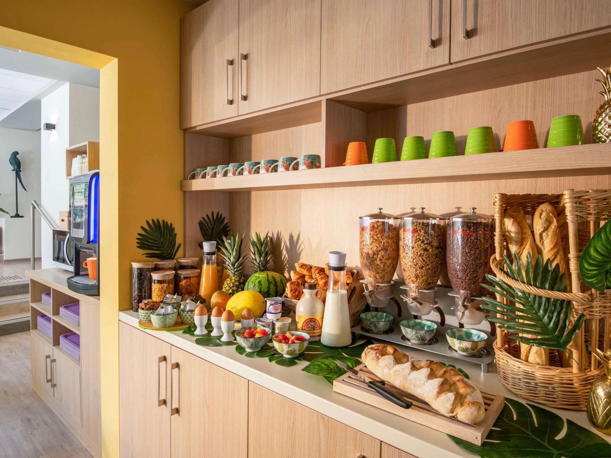 Ibis Styles Beaulieu Sur Mer Bagian luar foto