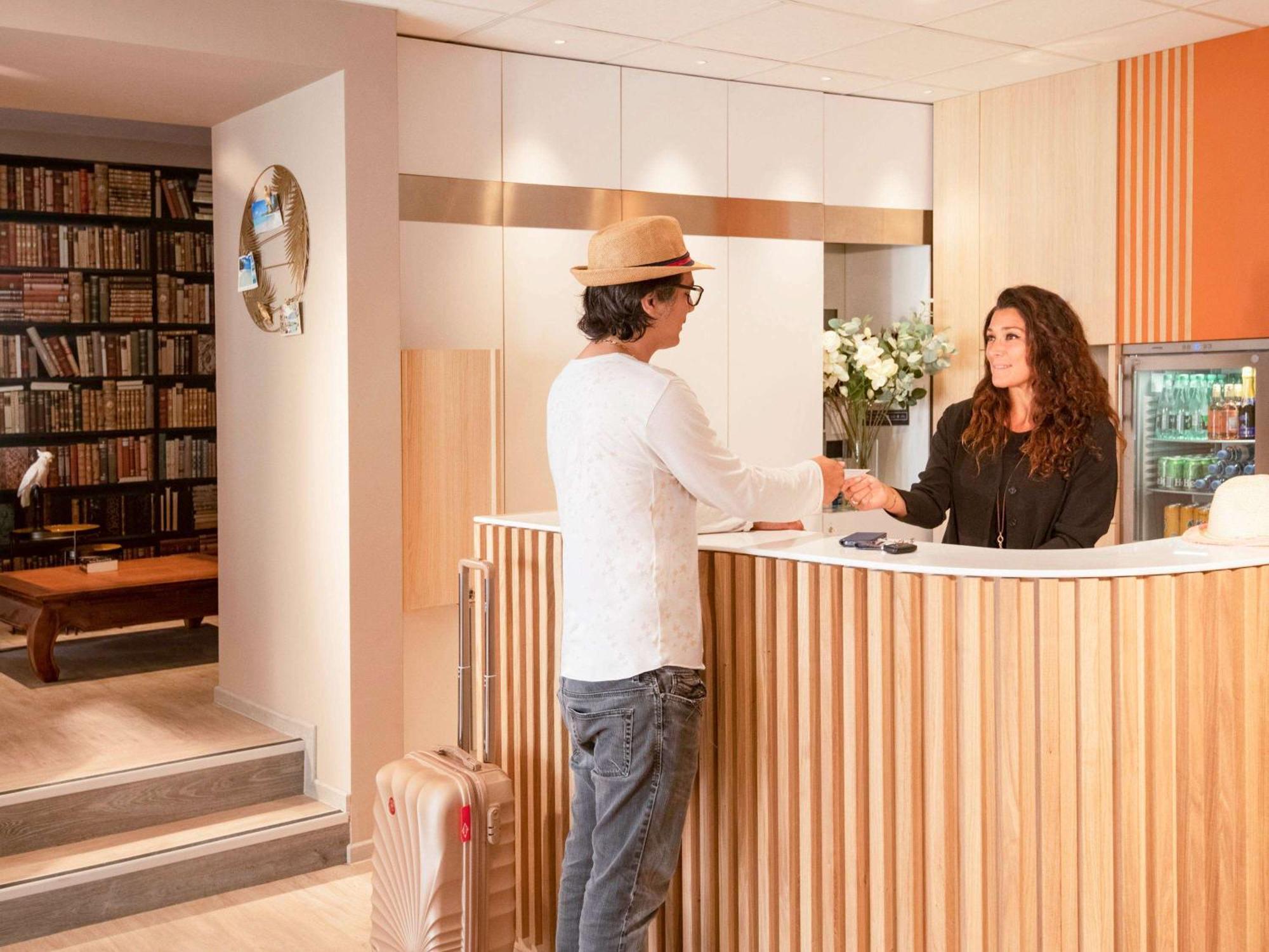 Ibis Styles Beaulieu Sur Mer Bagian luar foto